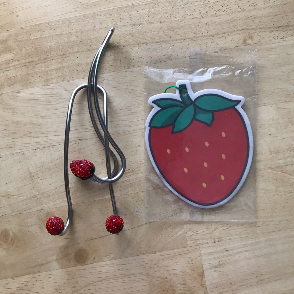 Strawberry Accessories - Picture 3 of 5